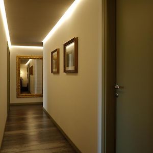 Avenue Rooms